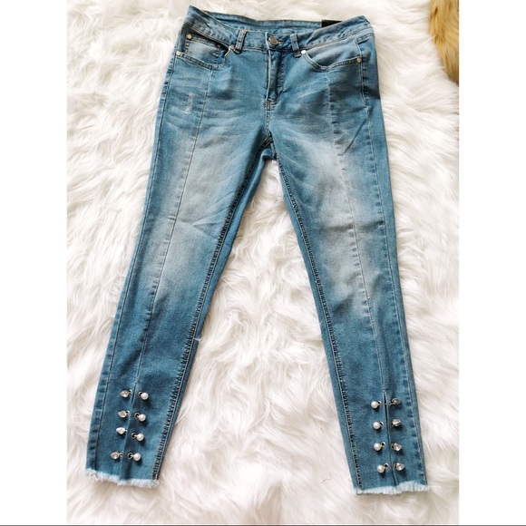 Forever 21 Denim - //JW// Rhinestone Accent Jeans